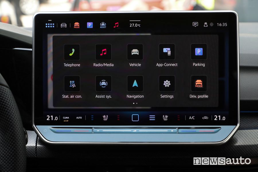 Volkswagen Golf GTE display infotainment da 12,9"