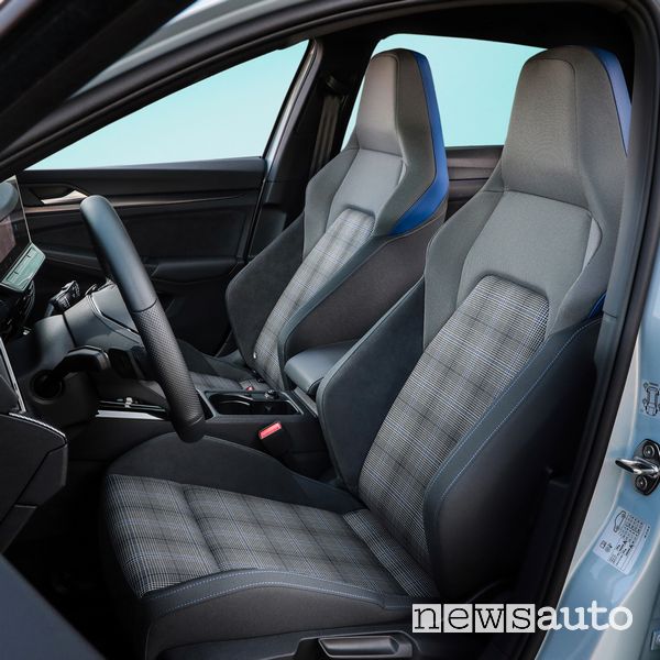 Volkswagen Golf GTE sedili anteriori abitacolo