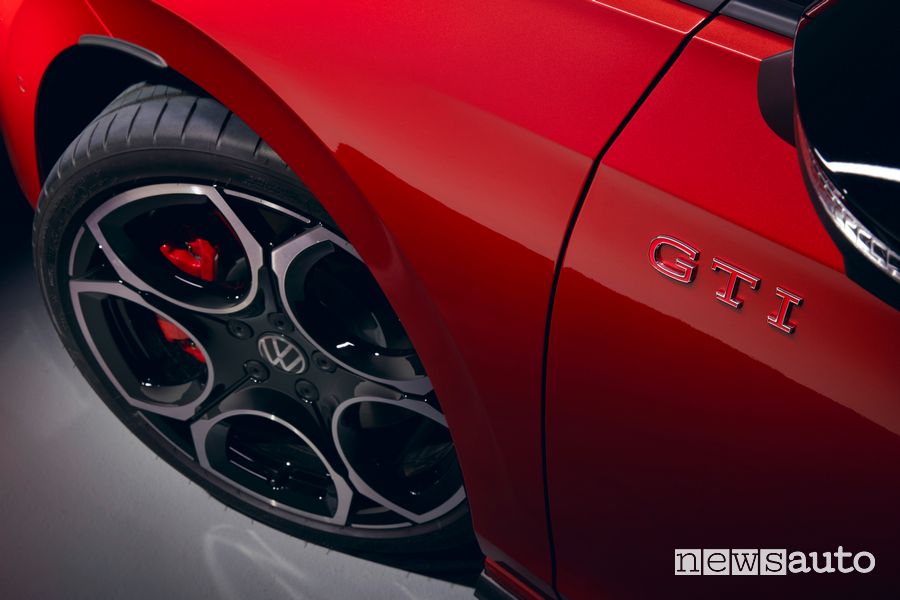 Volkswagen Golf GTI cerchi in lega da 18"