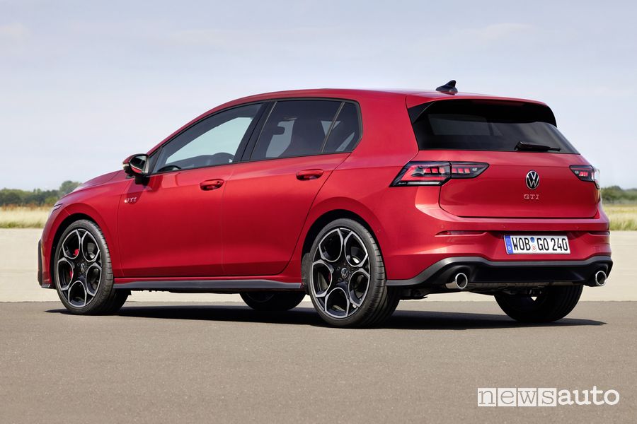 Volkswagen Golf GTI posteriore 3/4