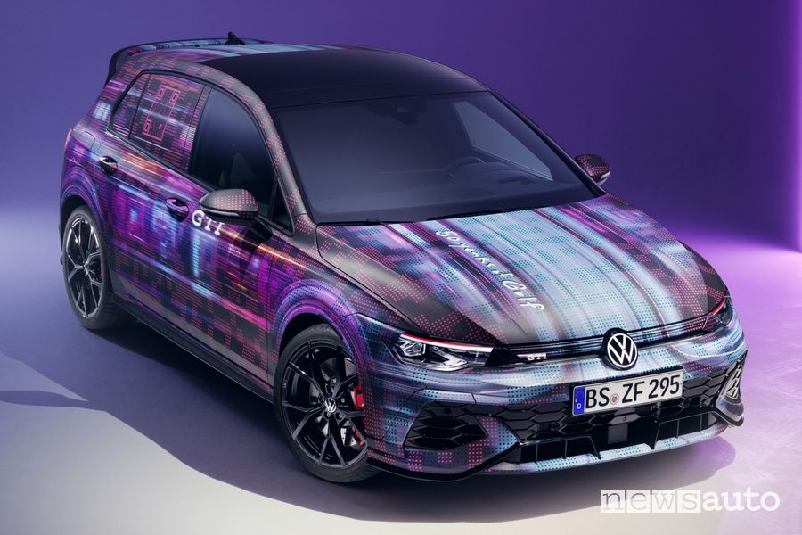 Nuova Volkswagen Golf GTI in versione camuffata