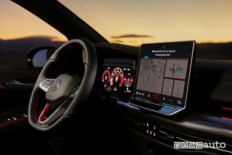 Nuova Volkswagen Golf GTI display 12,9 pollici