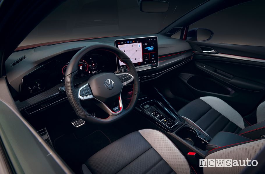 Nuova Volkswagen Golf GTI abitacolo