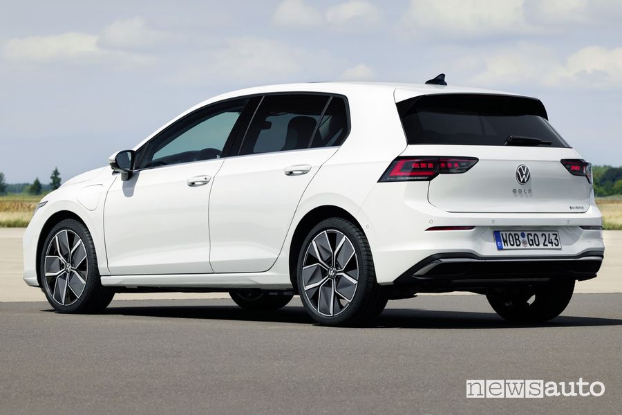 Volkswagen Golf eHybrid posteriore 3/4