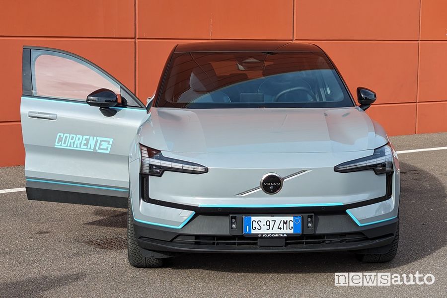 Volvo EX30 car sharing "Corrente" di Bologna