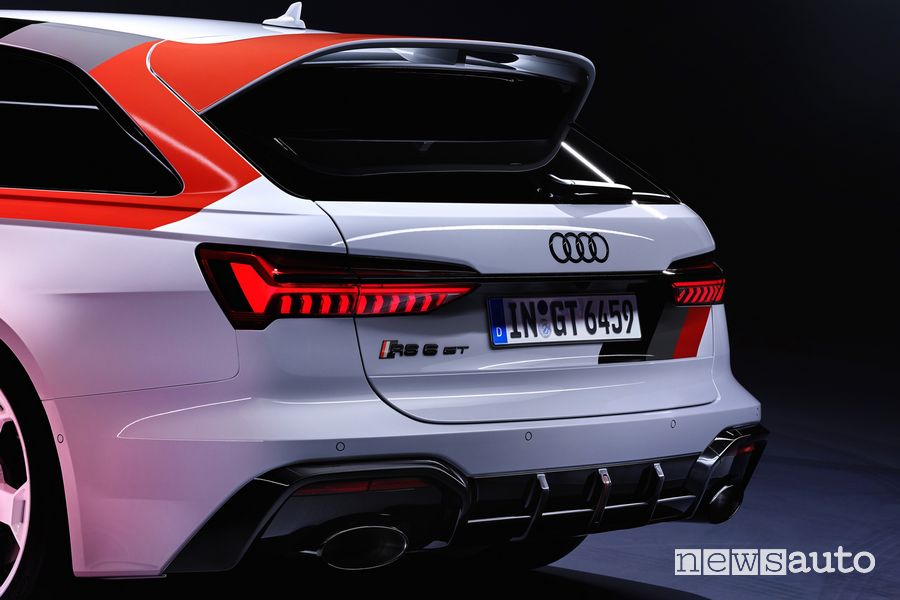 Audi RS 6 Avant GT firma luminosa posteriore