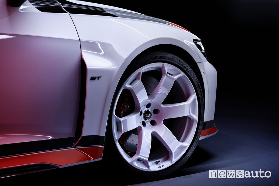 Audi RS 6 Avant GT cerchi da 22 pollici