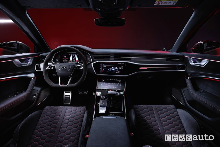 Audi RS 6 Avant GT plancia abitacolo