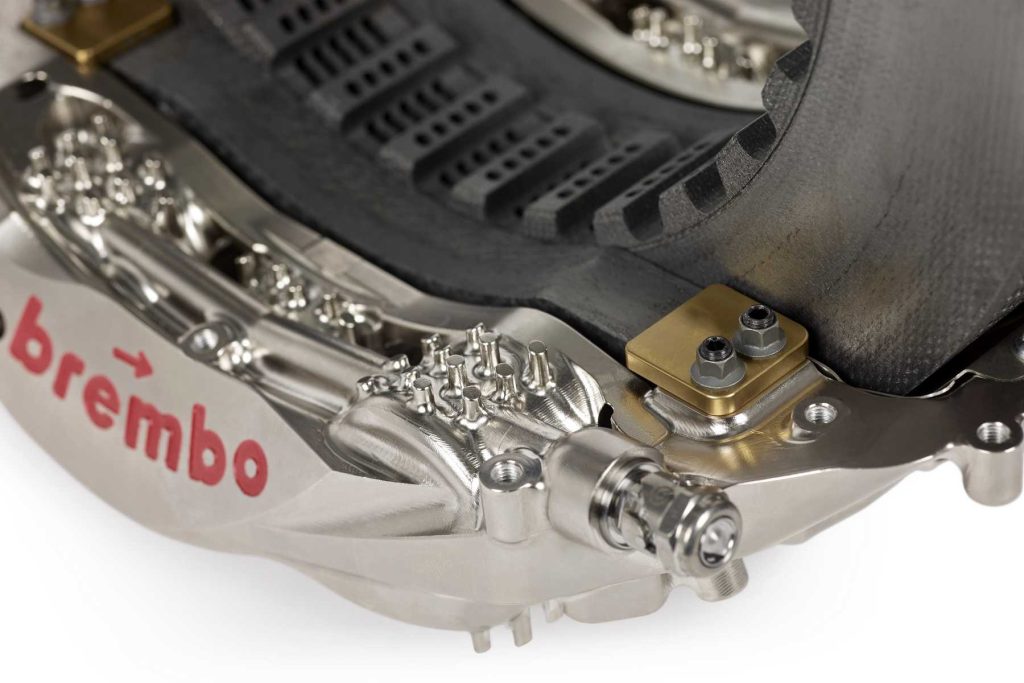 Dettagli pinza freno F1 Brembo anteriore con pastiglia in carbonio