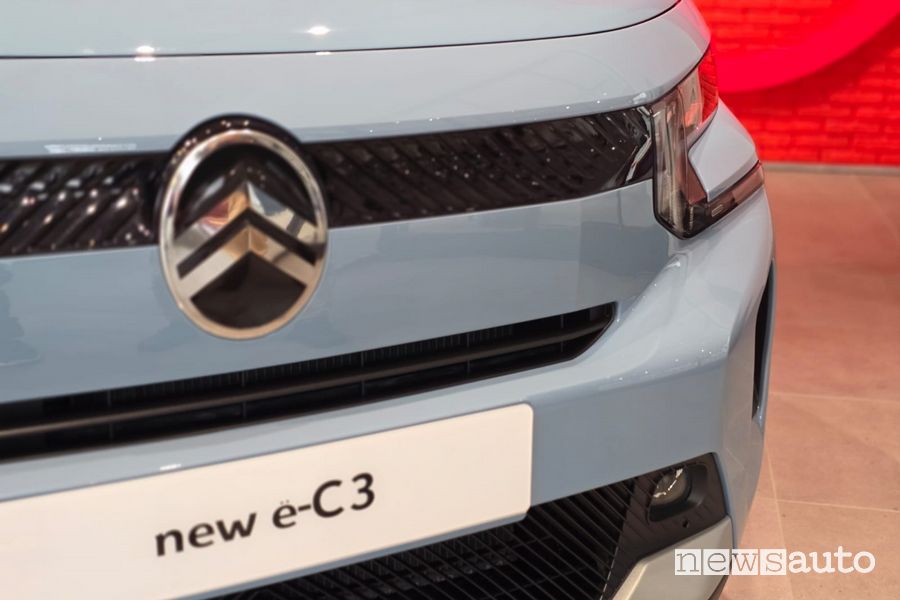 Nuova Citroen e-C3 griglia anteriore