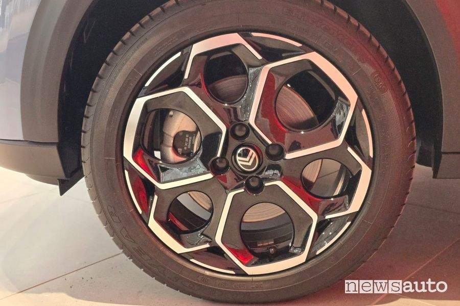 Nuova Citroen e-C3 cerchi da 17"