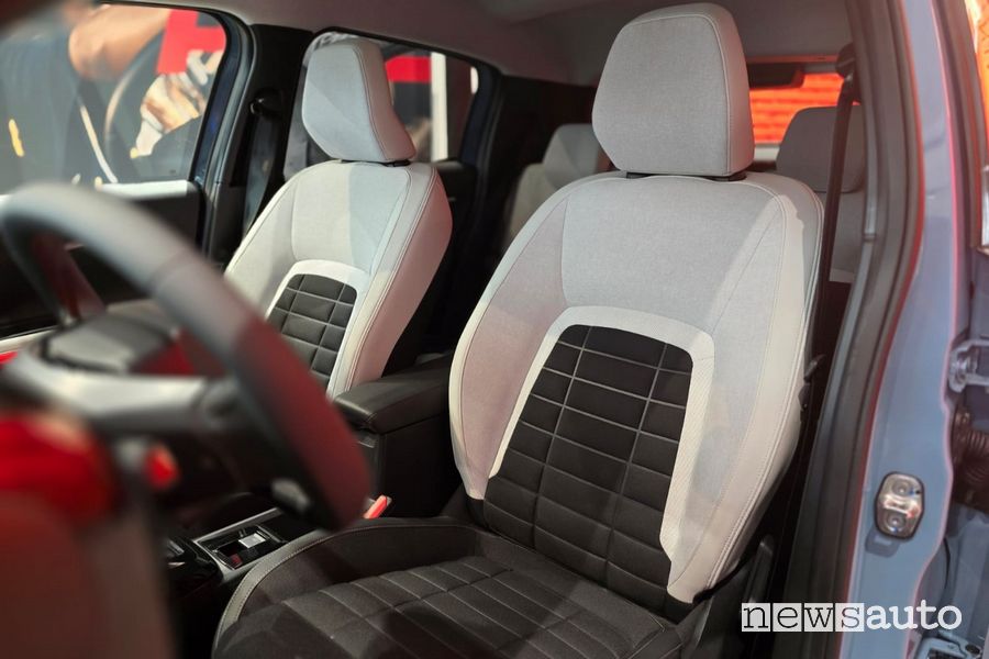 Nuova Citroen e-C3 sedili anteriori abitacolo
