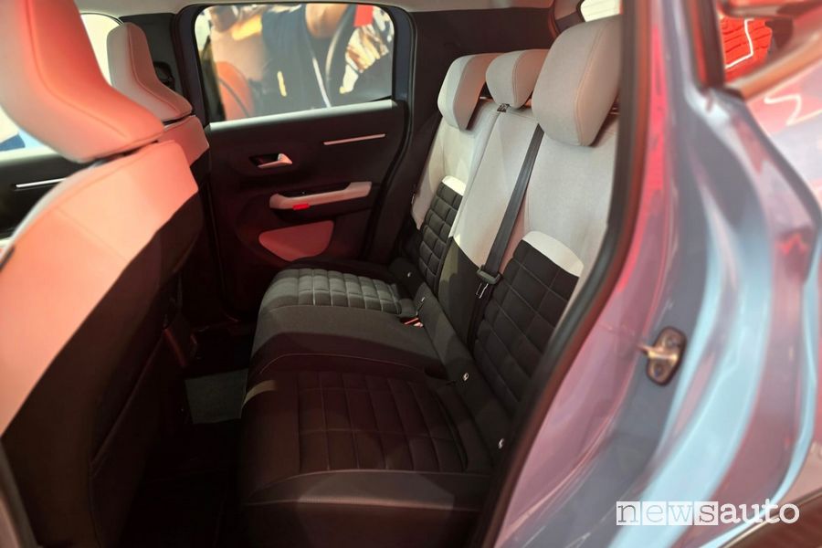 Nuova Citroen e-C3 sedili posteriori abitacolo