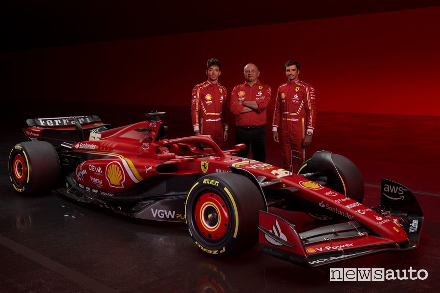 Ferrari F1 2024 SF-24 con i piloti Leclerc e Sainz e il team Principal Vasseur