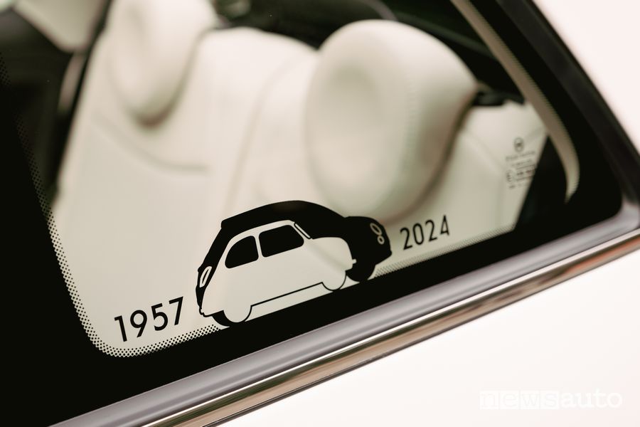 Fiat 500 Collezione 1957 logo celebrativo
