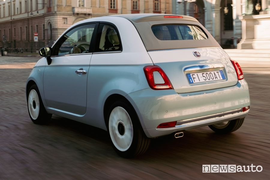 Fiat 500 Collezione 1957 su strada