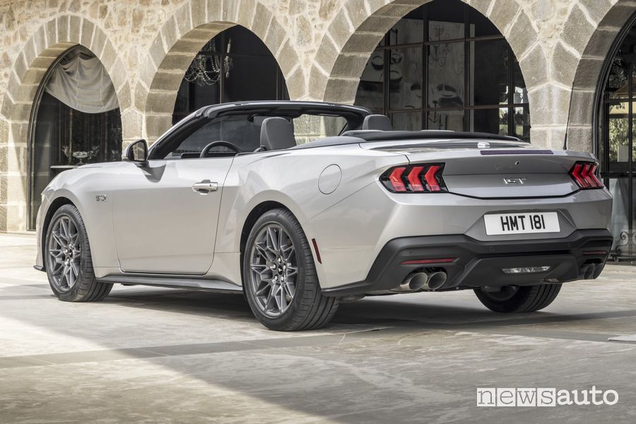 Nuova Ford Mustang Convertible posteriore 3/4
