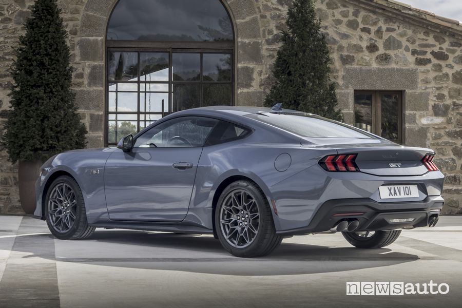 Nuova Ford Mustang GT posteriore 3/4