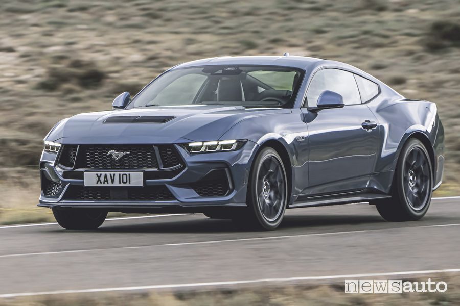Nuova Ford Mustang GT su strada