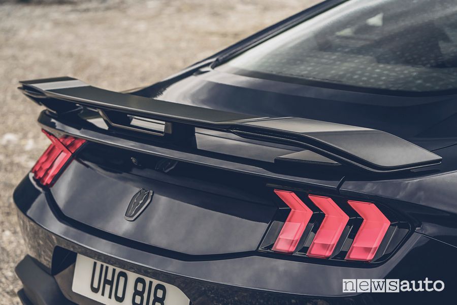 Nuova Ford Mustang Dark Horse spoiler posteriore