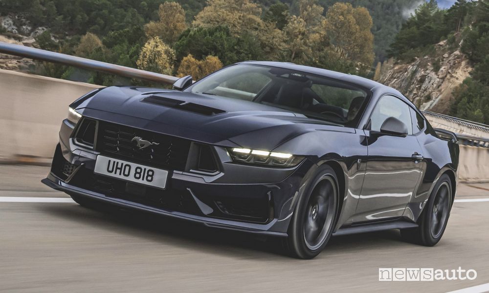 Nuova Ford Mustang Dark Horse su strada