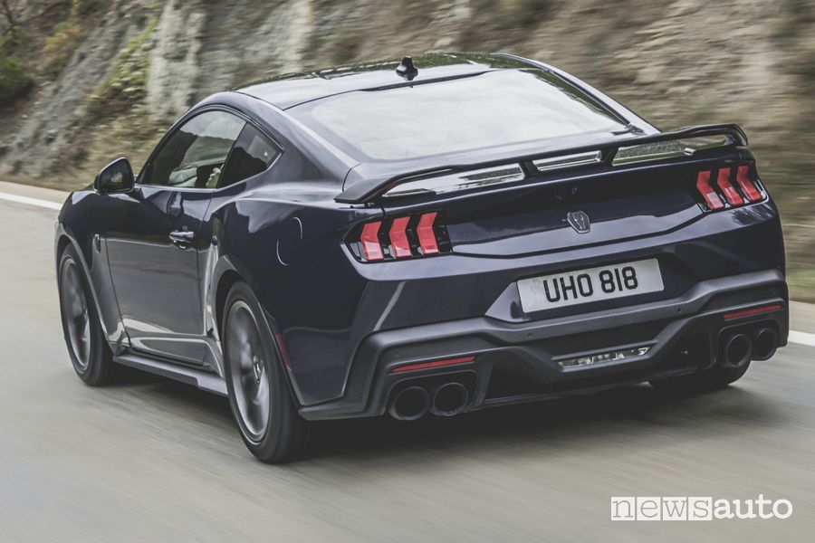 Nuova Ford Mustang Dark Horse su strada