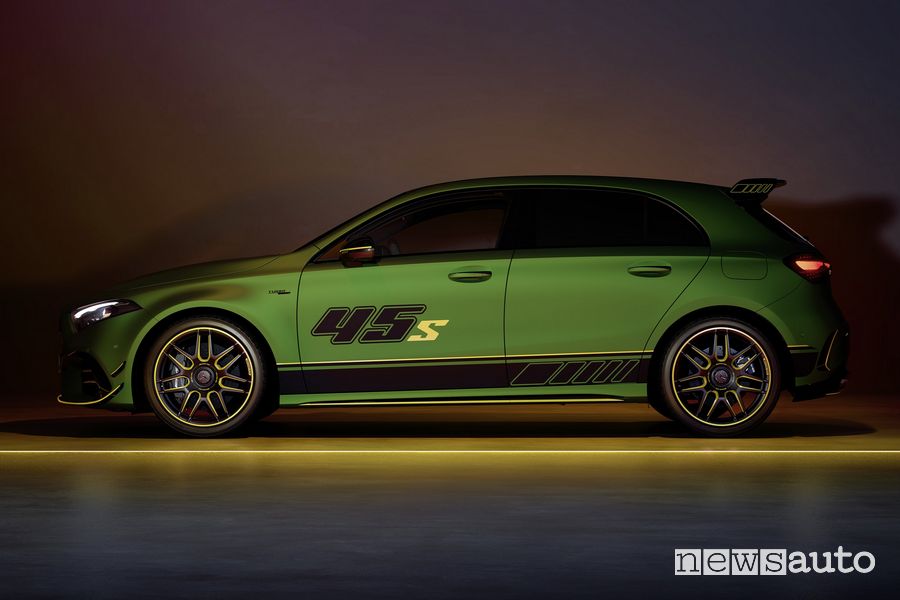 Mercedes-AMG 45 S 4Matic+ Limited Edition laterale