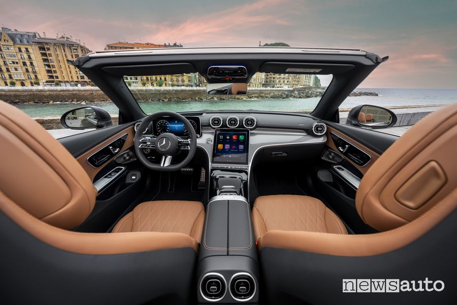Mercedes CLE Cabriolet plancia abitacolo
