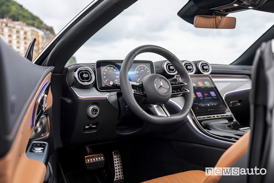 Mercedes CLE Cabriolet volante abitacolo