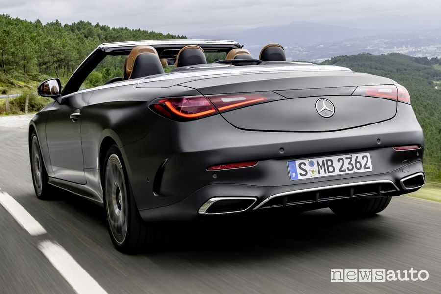 Mercedes CLE Cabriolet su strada