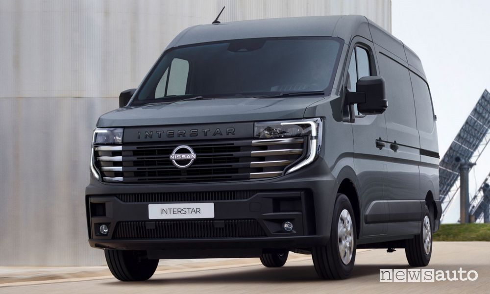 Nissan Interstar in movimento