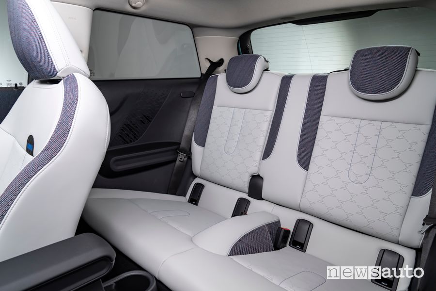Nuova Mini Cooper S sedili posteriori abitacolo