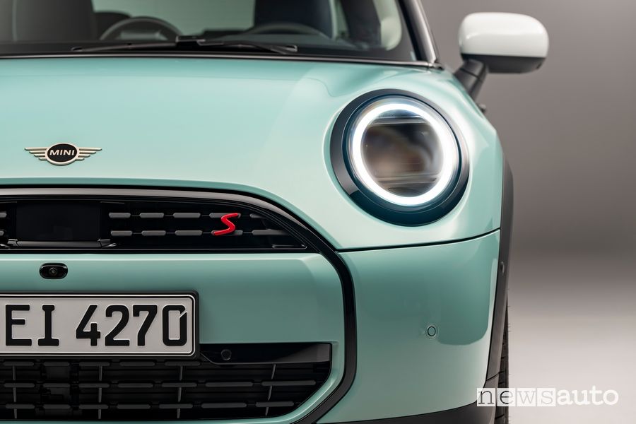 Nuova Mini Cooper S faro anteriore firma luminosa