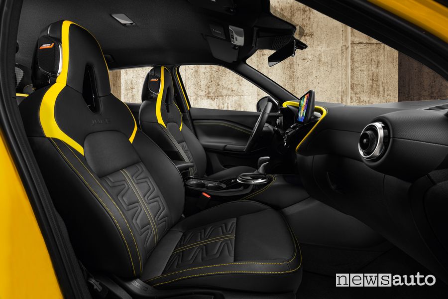 Nissan Juke 2024 sedili anteriori abitacolo