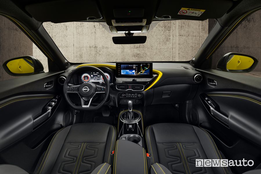 Nissan Juke 2024 plancia abitacolo