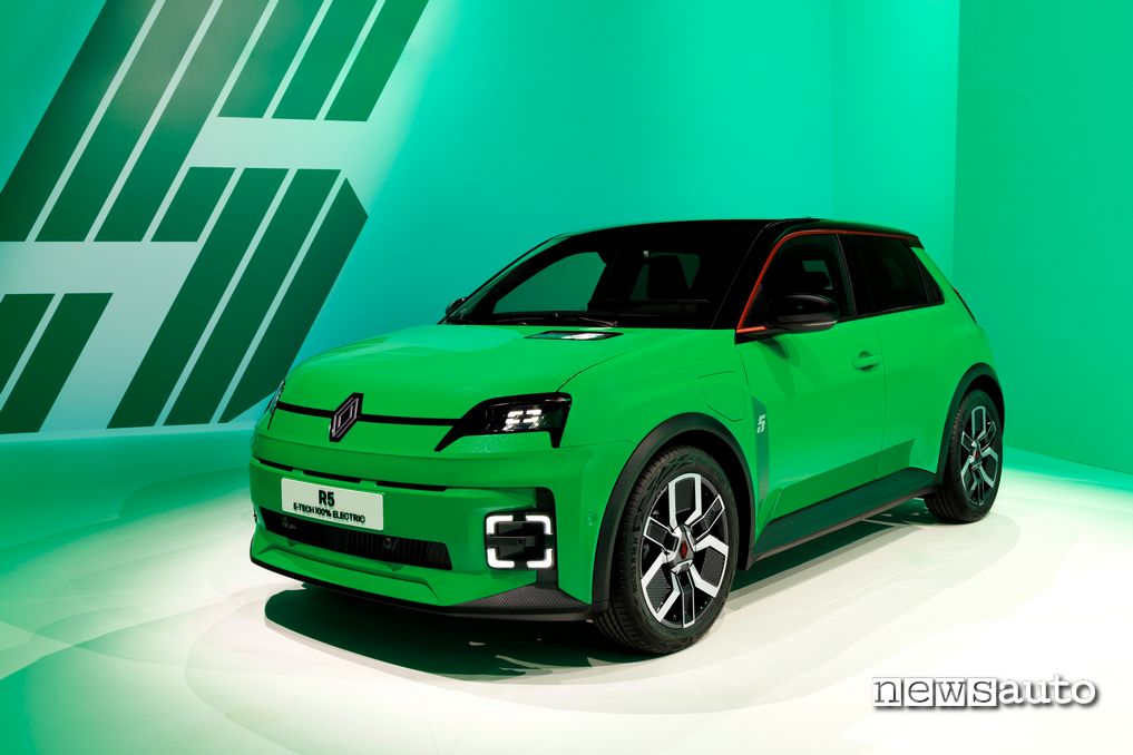 Renault 5 E-Tech Electric verde anteriore 3/4