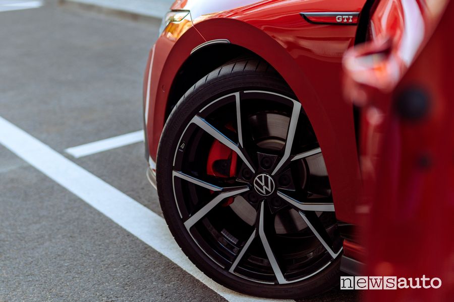 Volkswagen Golf GTI MT Ultimate cerchi in lega da 19"
