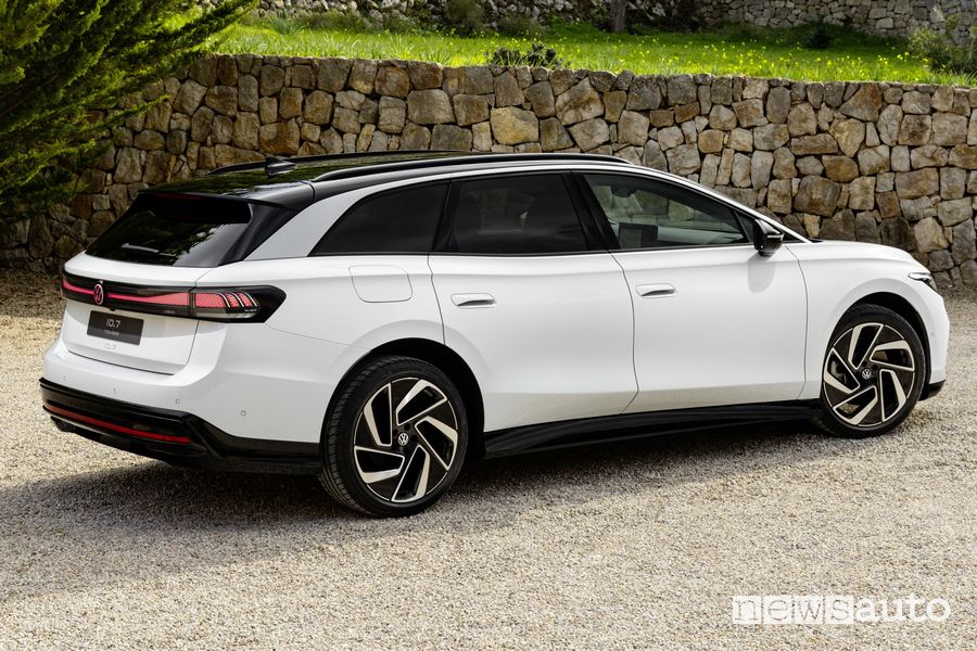 Volkswagen ID.7 Tourer posteriore 3/4