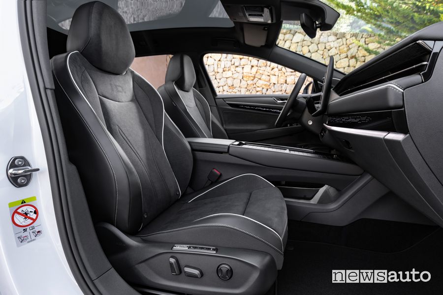 Volkswagen ID.7 Tourer sedili anteriori abitacolo