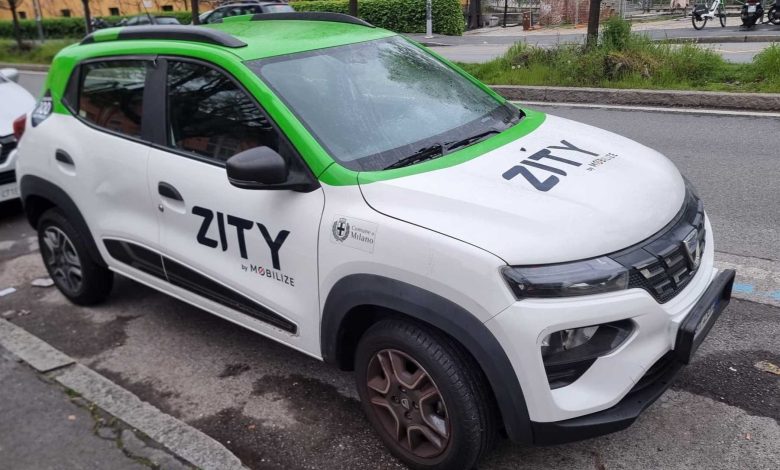 Dacia Spring del car sharing Zity a Milano