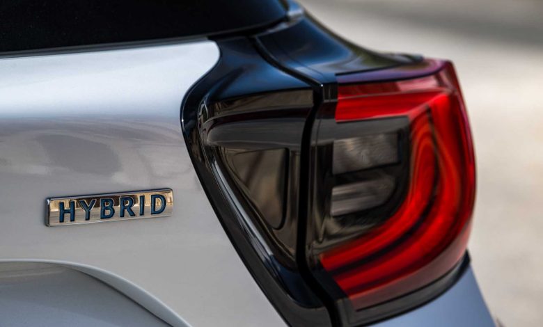 Mazda2 Hybrid 2024 logo Hybrid portellone posteriore