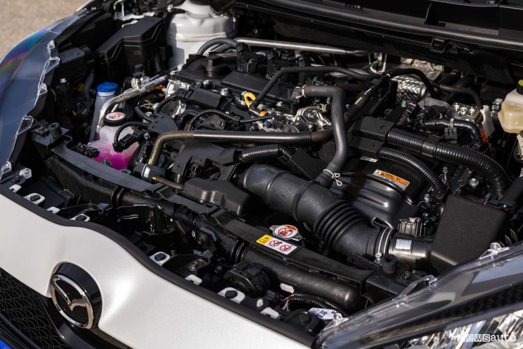 Mazda2 Hybrid 2024 vano motore