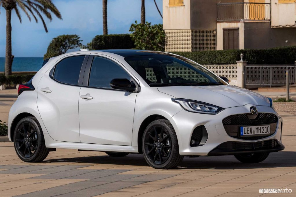 Mazda2 Hybrid 2024 anteriore 3/4