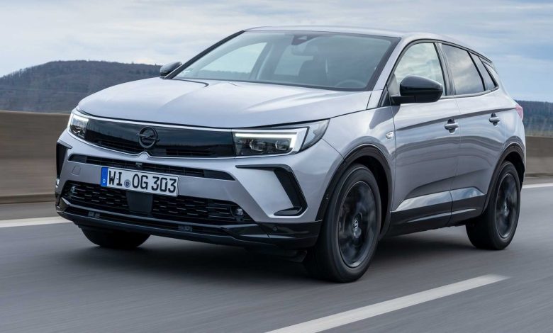 Opel Grandland Hybrid a 48 V su strada