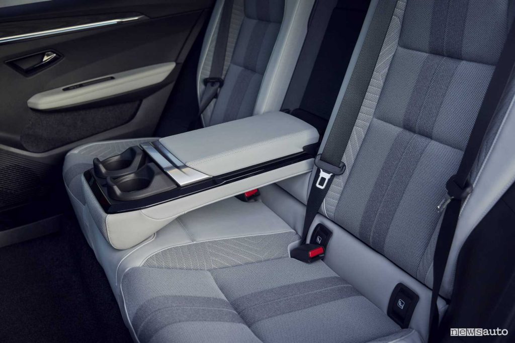 Renault Scenic E-Tech electric Iconic bianca sedili posteriori