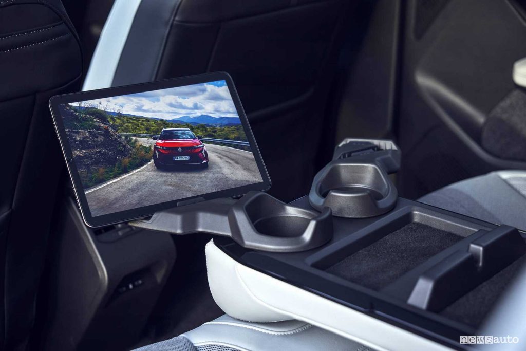 Renault Scenic E-Tech electric Iconic display sedili posteriori