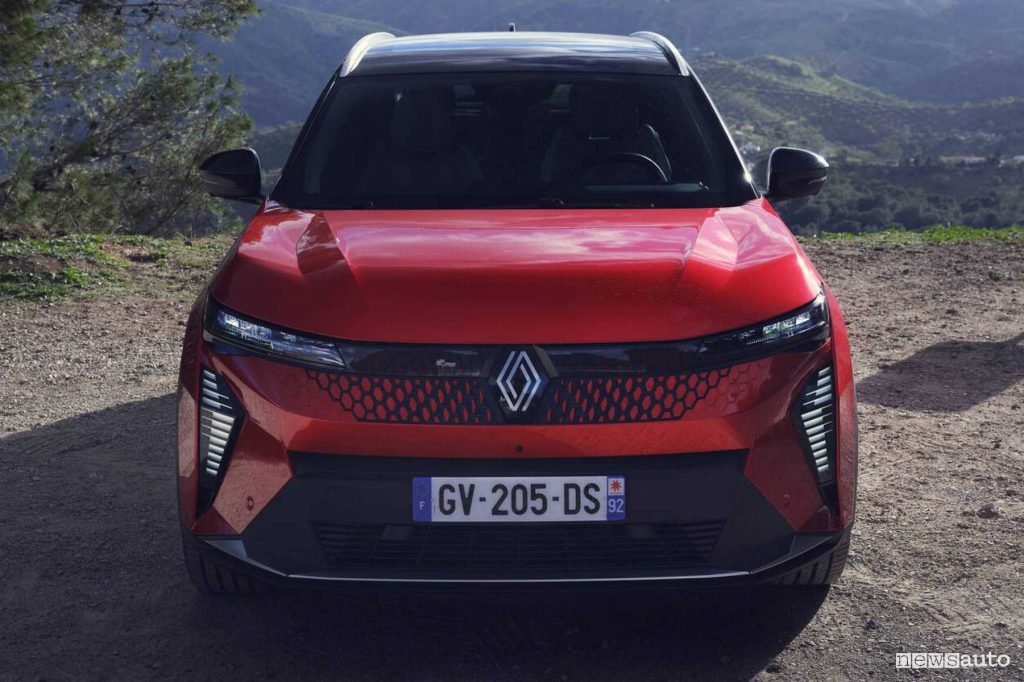 Renault Scenic E-Tech electric Iconic rossa frontale
