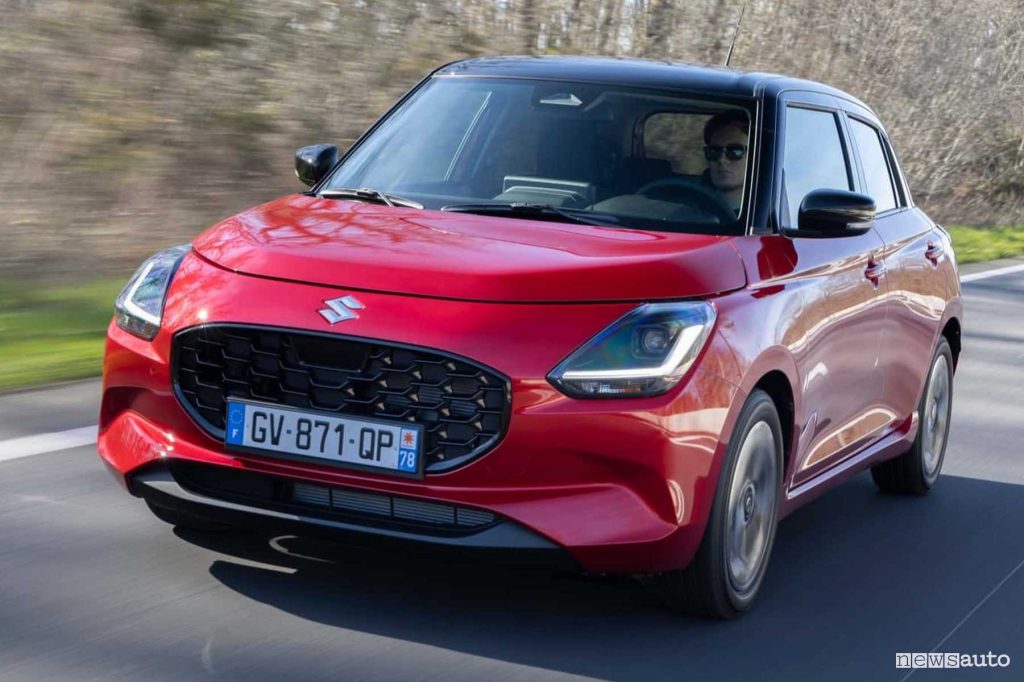 Nuova Suzuki Swift 2024 su strada