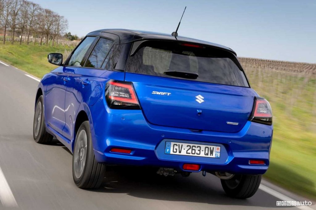 Nuova Suzuki Swift 2024 su strada