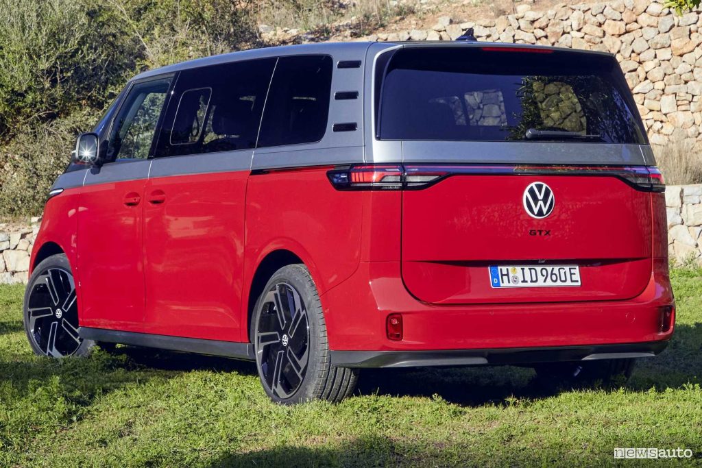 Volkswagen ID. Buzz GTX posteriore 3/4